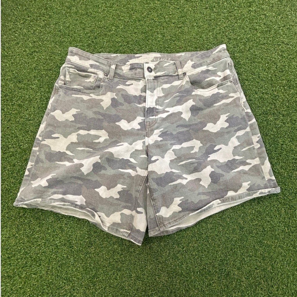 American Eagle Camo Denim Shorts Womens 14 Green Grey Raw Hem High Waisted
